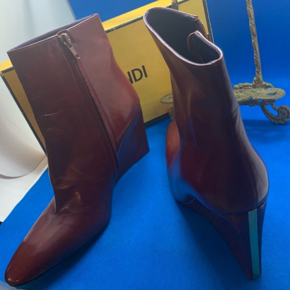 Gorgeous Authentic Fendi leather reddish brown wedge booties gold stripe - Picture 8 of 16
